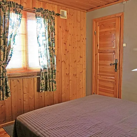 Midtholmen By Interhome * Konsmo